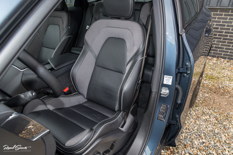 Volvo XC60 2.0 T6 Plug-in hybrid AWD R-Design | Panorama dak | Memory | Cruise control |