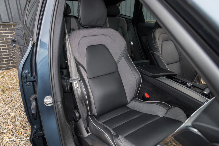 Volvo XC60 2.0 T6 Plug-in hybrid AWD R-Design | Panorama dak | Memory | Cruise control |