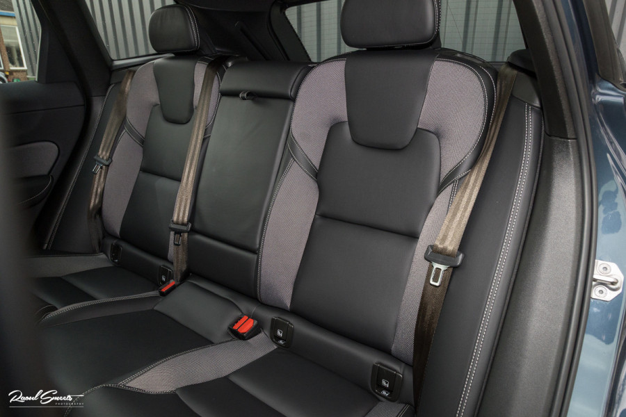 Volvo XC60 2.0 T6 Plug-in hybrid AWD R-Design | Panorama dak | Memory | Cruise control |