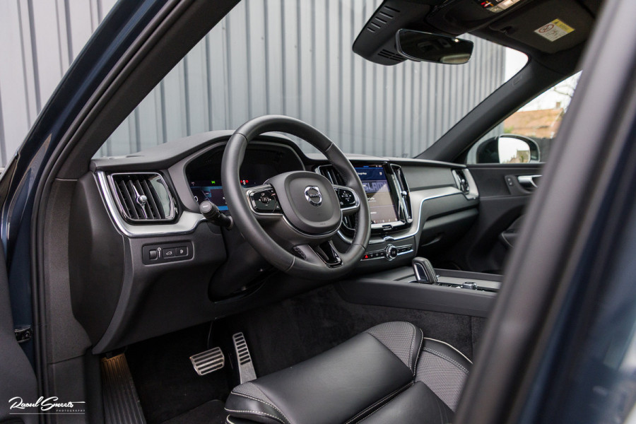 Volvo XC60 2.0 T6 Plug-in hybrid AWD R-Design | Panorama dak | Memory | Cruise control |