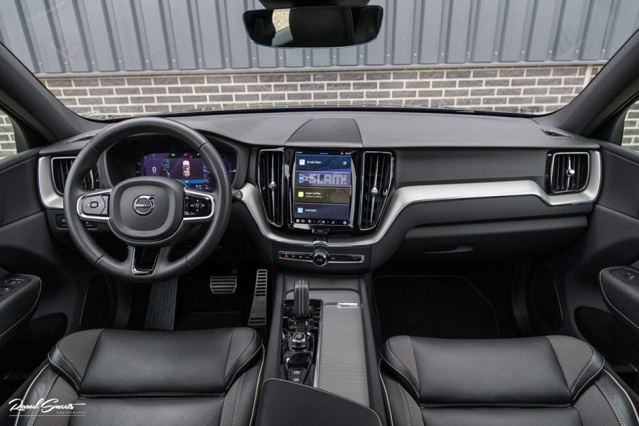 Volvo XC60 2.0 T6 Plug-in hybrid AWD R-Design | Panorama dak | Memory | Cruise control |