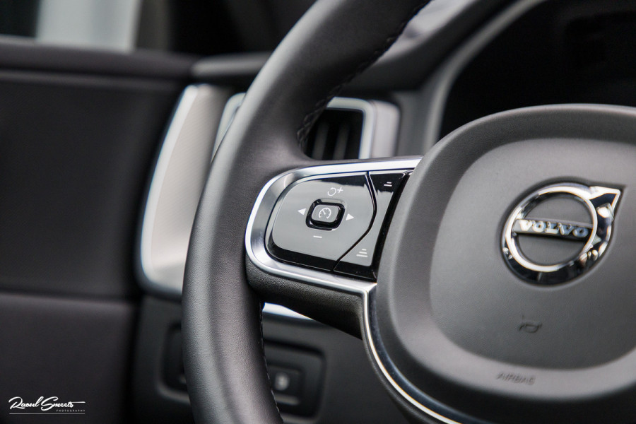 Volvo XC60 2.0 T6 Plug-in hybrid AWD R-Design | Panorama dak | Memory | Cruise control |