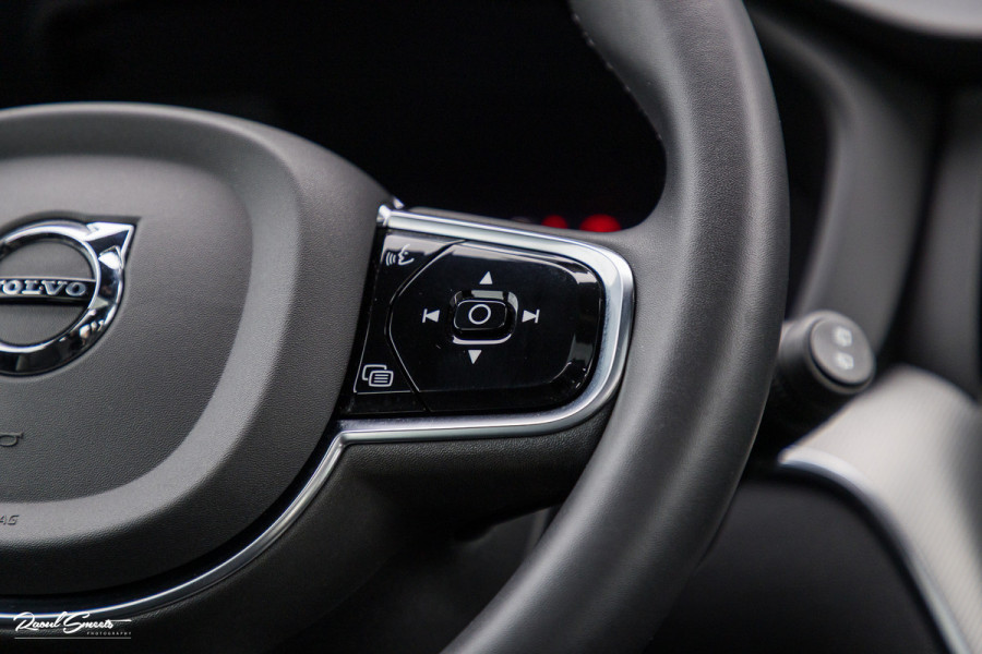 Volvo XC60 2.0 T6 Plug-in hybrid AWD R-Design | Panorama dak | Memory | Cruise control |