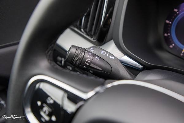 Volvo XC60 2.0 T6 Plug-in hybrid AWD R-Design | Panorama dak | Memory | Cruise control |