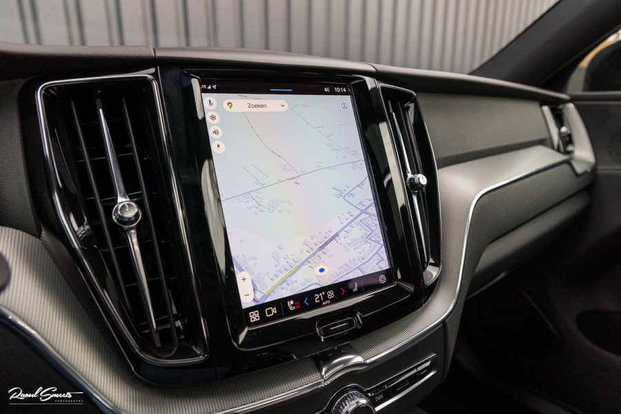 Volvo XC60 2.0 T6 Plug-in hybrid AWD R-Design | Panorama dak | Memory | Cruise control |