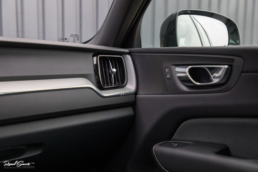 Volvo XC60 2.0 T6 Plug-in hybrid AWD R-Design | Panorama dak | Memory | Cruise control |