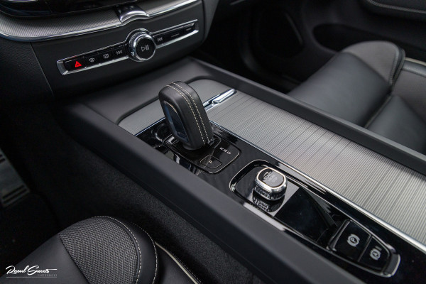 Volvo XC60 2.0 T6 Plug-in hybrid AWD R-Design | Panorama dak | Memory | Cruise control |