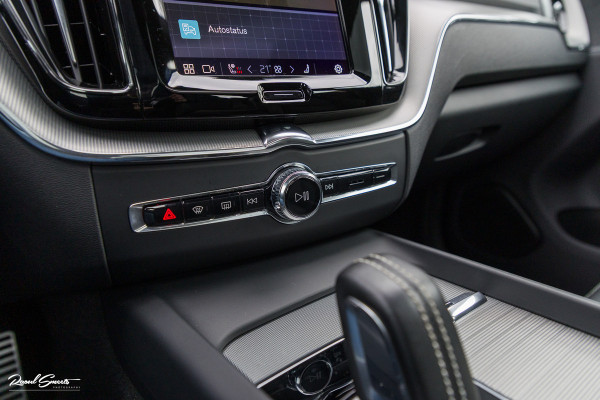 Volvo XC60 2.0 T6 Plug-in hybrid AWD R-Design | Panorama dak | Memory | Cruise control |