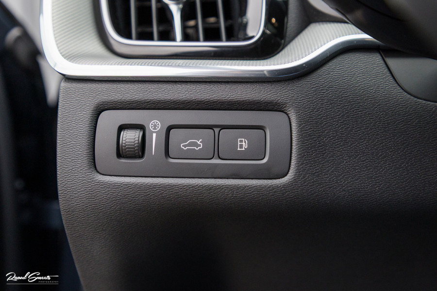 Volvo XC60 2.0 T6 Plug-in hybrid AWD R-Design | Panorama dak | Memory | Cruise control |