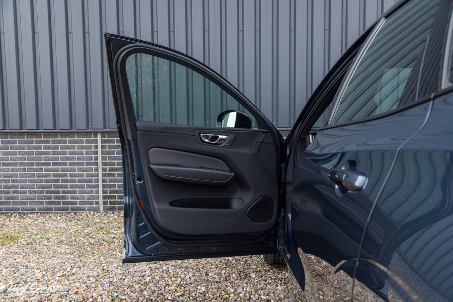 Volvo XC60 2.0 T6 Plug-in hybrid AWD R-Design | Panorama dak | Memory | Cruise control |