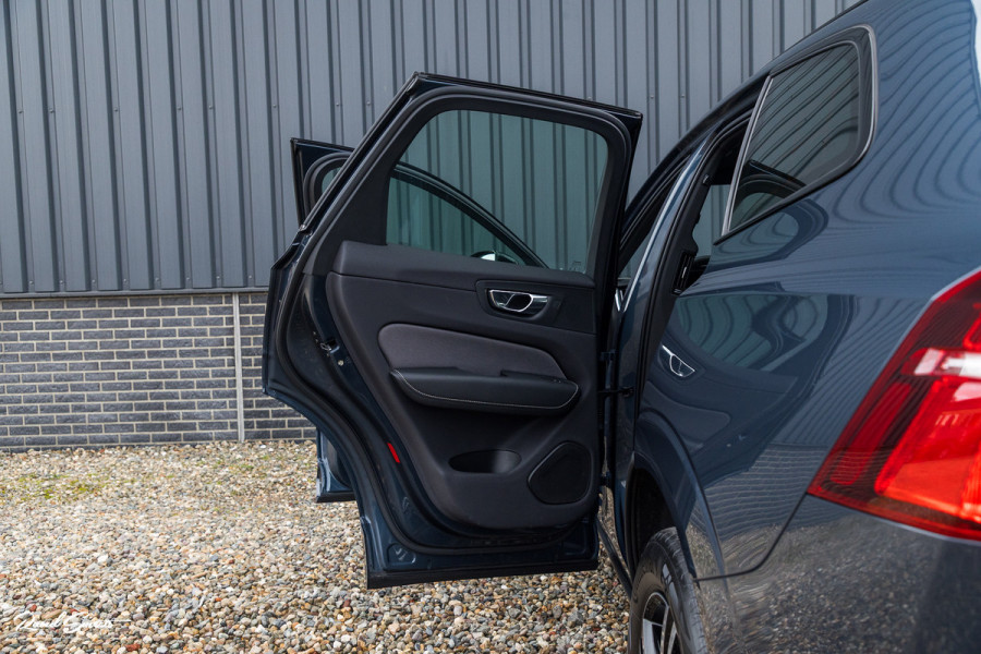 Volvo XC60 2.0 T6 Plug-in hybrid AWD R-Design | Panorama dak | Memory | Cruise control |