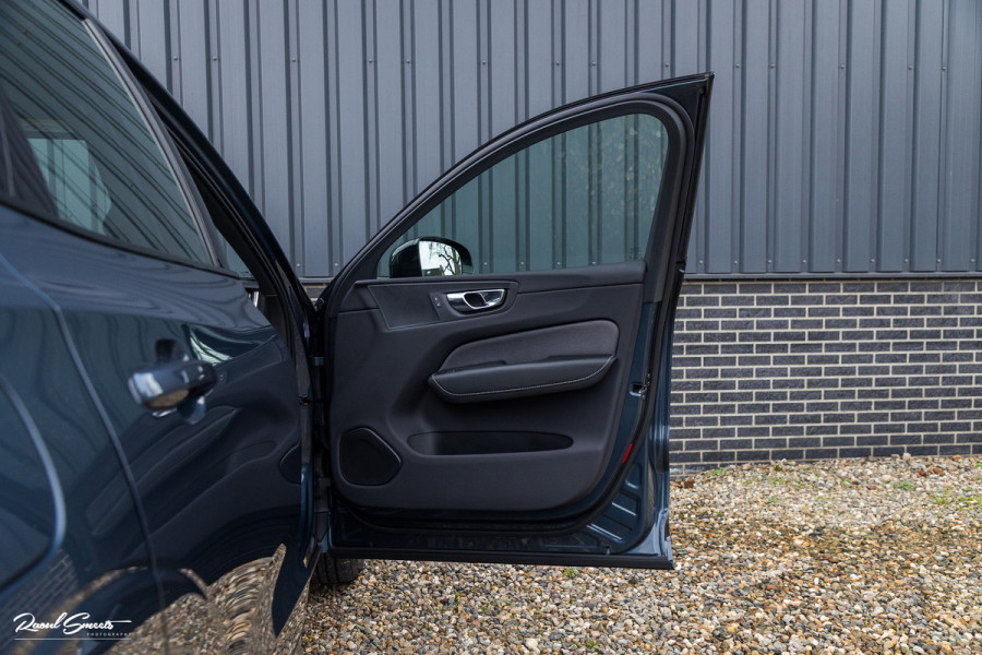 Volvo XC60 2.0 T6 Plug-in hybrid AWD R-Design | Panorama dak | Memory | Cruise control |