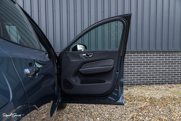 Volvo XC60 2.0 T6 Plug-in hybrid AWD R-Design | Panorama dak | Memory | Cruise control |