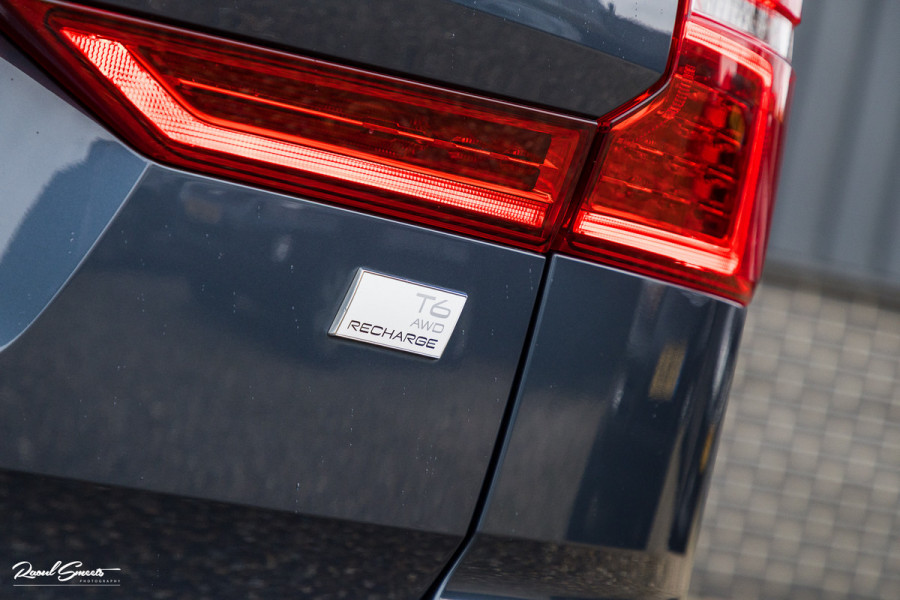 Volvo XC60 2.0 T6 Plug-in hybrid AWD R-Design | Panorama dak | Memory | Cruise control |