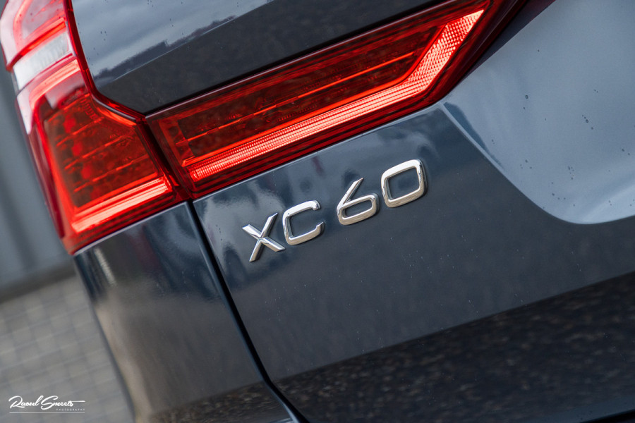 Volvo XC60 2.0 T6 Plug-in hybrid AWD R-Design | Panorama dak | Memory | Cruise control |
