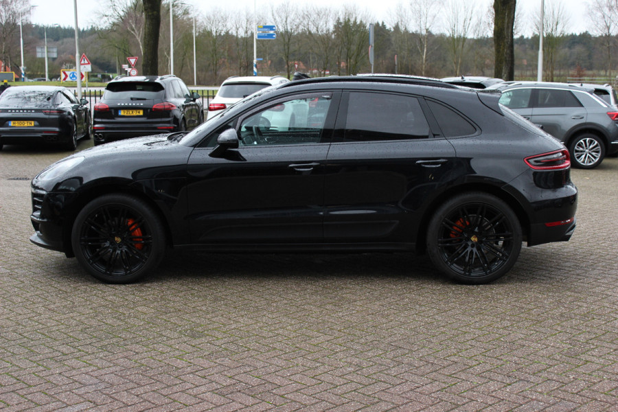 Porsche Macan 2.0 / Trekhaak / Panoramadak / Camera / Leder / Bose / 21'' / Luchtvering / Keyless / Navigatie / DAB / Stoelverwarming / ACC