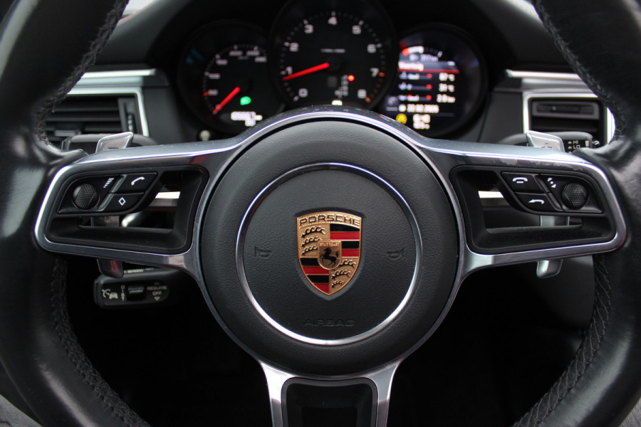 Porsche Macan 2.0 / Trekhaak / Panoramadak / Camera / Leder / Bose / 21'' / Luchtvering / Keyless / Navigatie / DAB / Stoelverwarming / ACC