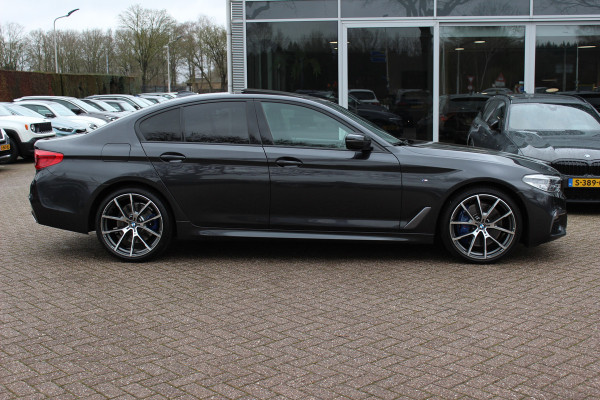 BMW 5 Serie 540i High Exe. M Sport / Trekhaak / Schuifdak / Camera / Leder / Keyless / 20'' / Stoelventilatie+Verwarming / Stuurverwarming / Dodehoek / DAB / ACC