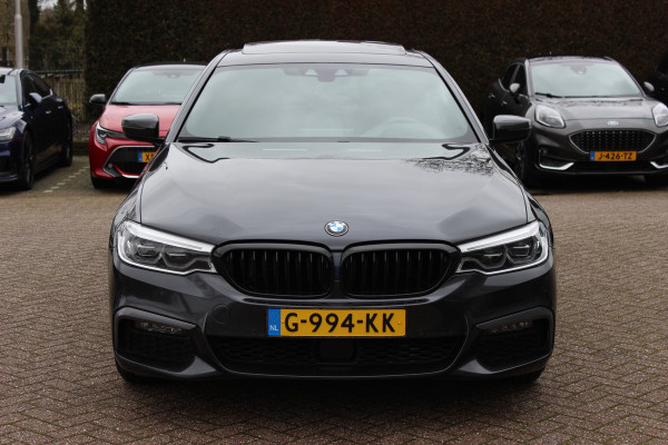 BMW 5 Serie 540i High Exe. M Sport / Trekhaak / Schuifdak / Camera / Leder / Keyless / 20'' / Stoelventilatie+Verwarming / Stuurverwarming / Dodehoek / DAB / ACC
