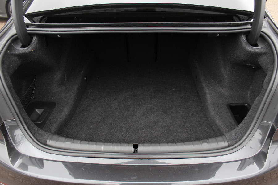 BMW 5 Serie 540i High Exe. M Sport / Trekhaak / Schuifdak / Camera / Leder / Keyless / 20'' / Stoelventilatie+Verwarming / Stuurverwarming / Dodehoek / DAB / ACC