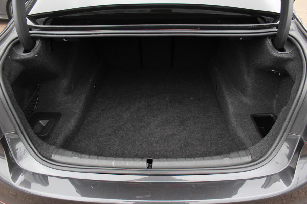 BMW 5 Serie 540i High Exe. M Sport / Trekhaak / Schuifdak / Camera / Leder / Keyless / 20'' / Stoelventilatie+Verwarming / Stuurverwarming / Dodehoek / DAB / ACC