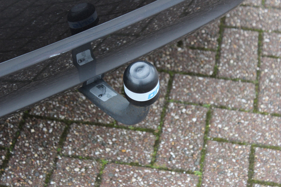 BMW 5 Serie 540i High Exe. M Sport / Trekhaak / Schuifdak / Camera / Leder / Keyless / 20'' / Stoelventilatie+Verwarming / Stuurverwarming / Dodehoek / DAB / ACC