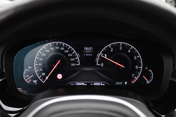 BMW 5 Serie 540i High Exe. M Sport / Trekhaak / Schuifdak / Camera / Leder / Keyless / 20'' / Stoelventilatie+Verwarming / Stuurverwarming / Dodehoek / DAB / ACC