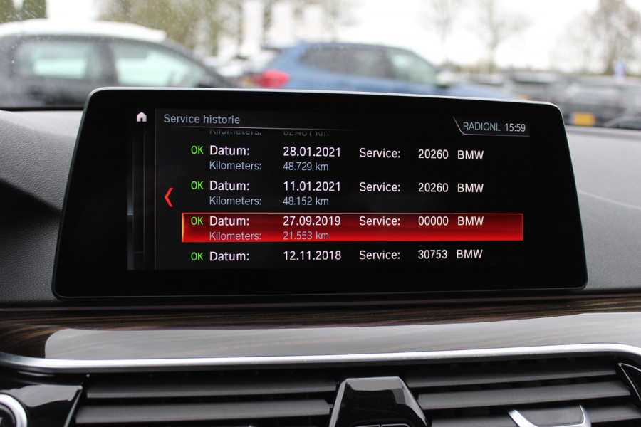 BMW 5 Serie 540i High Exe. M Sport / Trekhaak / Schuifdak / Camera / Leder / Keyless / 20'' / Stoelventilatie+Verwarming / Stuurverwarming / Dodehoek / DAB / ACC