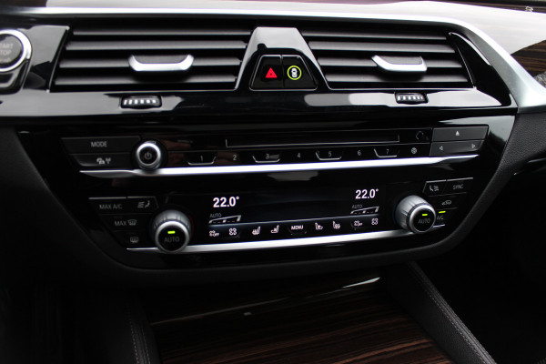 BMW 5 Serie 540i High Exe. M Sport / Trekhaak / Schuifdak / Camera / Leder / Keyless / 20'' / Stoelventilatie+Verwarming / Stuurverwarming / Dodehoek / DAB / ACC