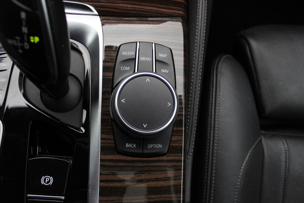 BMW 5 Serie 540i High Exe. M Sport / Trekhaak / Schuifdak / Camera / Leder / Keyless / 20'' / Stoelventilatie+Verwarming / Stuurverwarming / Dodehoek / DAB / ACC