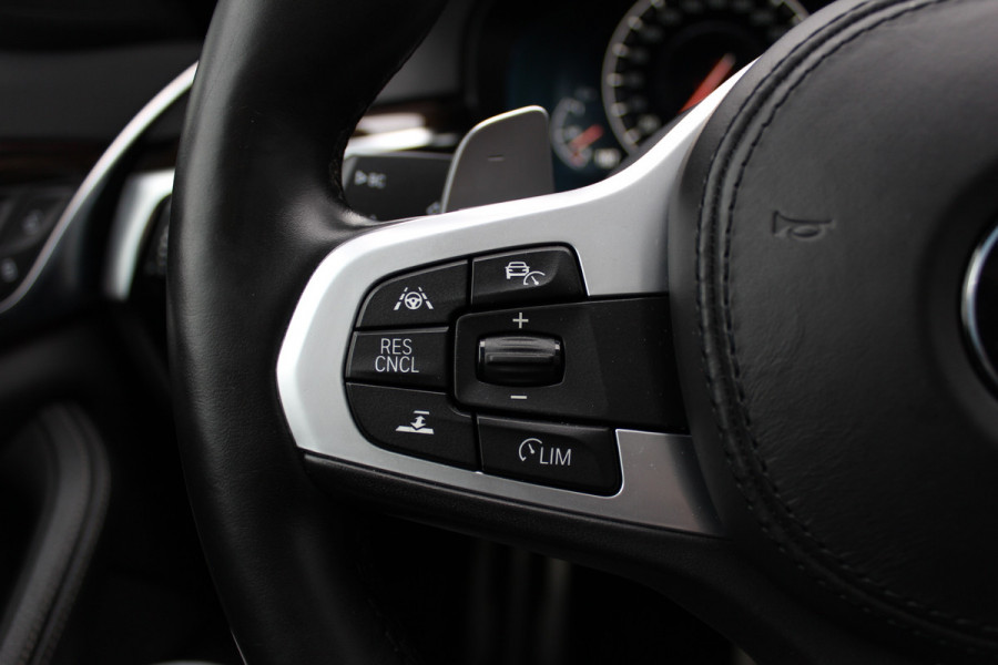 BMW 5 Serie 540i High Exe. M Sport / Trekhaak / Schuifdak / Camera / Leder / Keyless / 20'' / Stoelventilatie+Verwarming / Stuurverwarming / Dodehoek / DAB / ACC