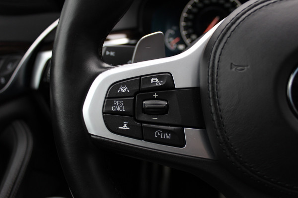 BMW 5 Serie 540i High Exe. M Sport / Trekhaak / Schuifdak / Camera / Leder / Keyless / 20'' / Stoelventilatie+Verwarming / Stuurverwarming / Dodehoek / DAB / ACC
