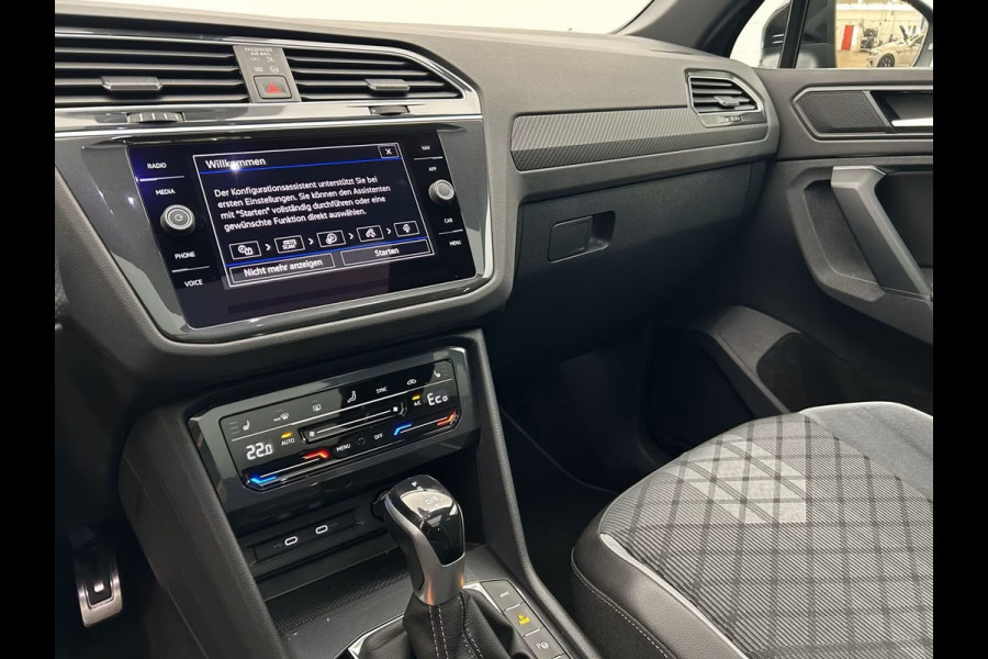 Volkswagen Tiguan 1.4 TSI eHybrid R-Line BLACK ST. ** IQ LIGHT, VIRTUAL, PANORAMA, TREKH, 19-inch LMV ** 1e EIG - UNFALLFREI ** ** INFORMEER OOK NAAR ONZE AANTREKKELIJKE FINANCIAL-LEASE TARIEVEN **