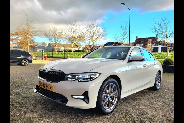 BMW 3-serie 330e Sport Line 292PK, M-stuur, HIFI, Leer, (1e eig. NL NAP)