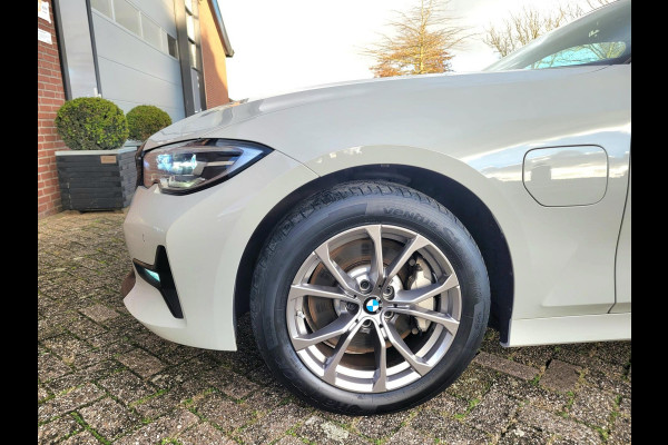 BMW 3-serie 330e Sport Line 292PK, M-stuur, HIFI, Leer, (1e eig. NL NAP)