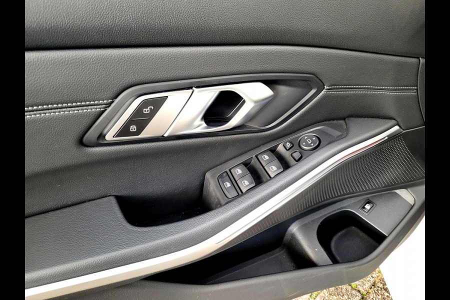BMW 3-serie 330e Sport Line 292PK, M-stuur, HIFI, Leer, (1e eig. NL NAP)