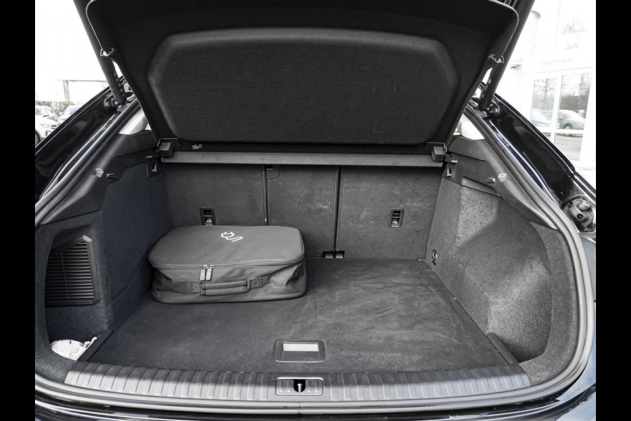 Audi Q3 Sportback 45 TFSI e ** LED, LEDER/ALC, VIRTUAL, PANORAMA, SONOS SOUND, 19-inch LMV ** 1e EIG - Slechts 40.333km. ** ** INFORMEER OOK NAAR ONZE AANTREKKELIJKE FINANCIAL-LEASE TARIEVEN **