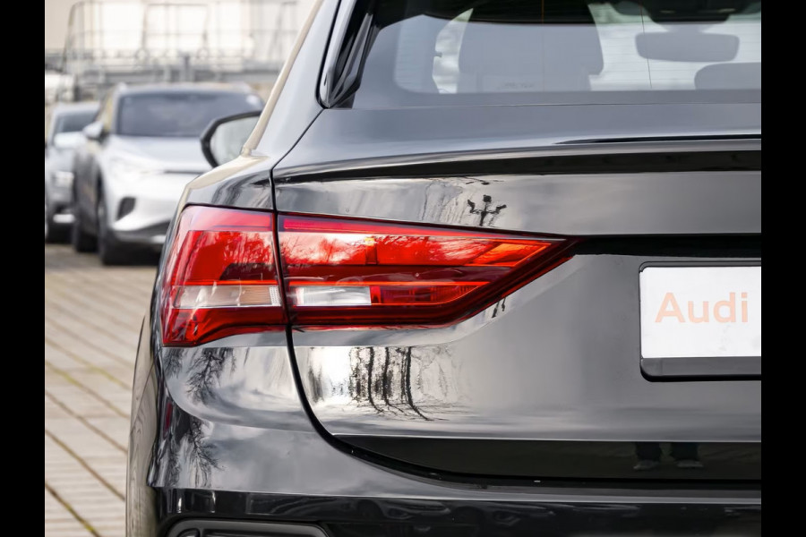 Audi Q3 Sportback 45 TFSI e ** LED, LEDER/ALC, VIRTUAL, PANORAMA, SONOS SOUND, 19-inch LMV ** 1e EIG - Slechts 40.333km. ** ** INFORMEER OOK NAAR ONZE AANTREKKELIJKE FINANCIAL-LEASE TARIEVEN **