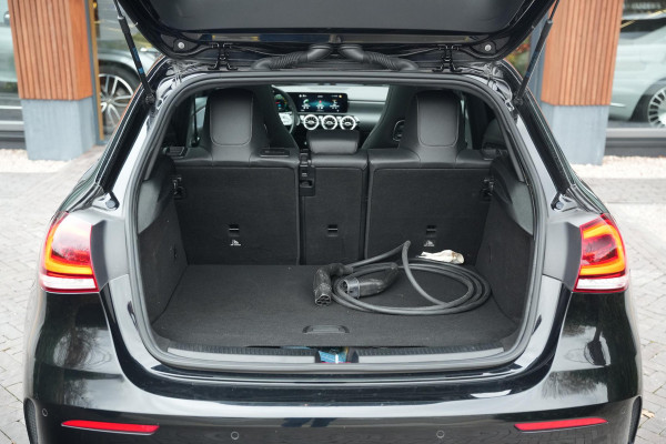 Mercedes-Benz A-Klasse 250 e Business Solution AMG Limited Panoramadak Ambient Widescreen AMG Cruise Camera