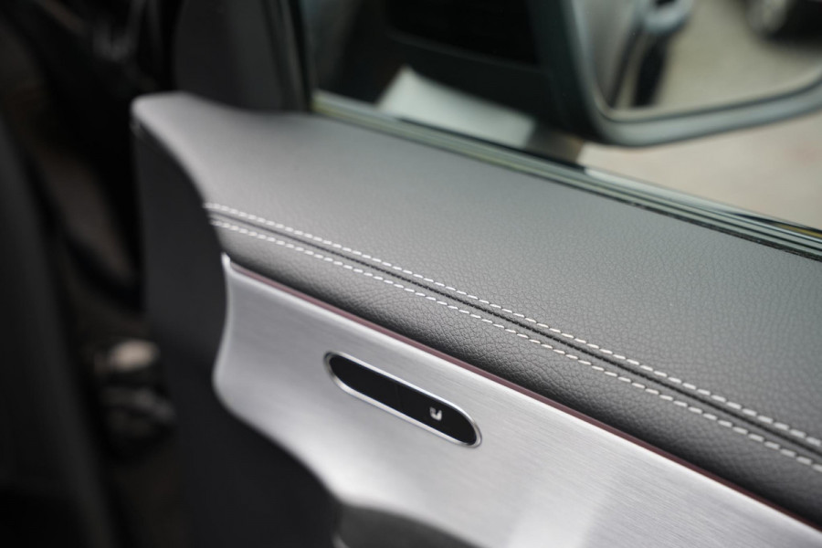 Mercedes-Benz A-Klasse 250 e Business Solution AMG Limited Panoramadak Ambient Widescreen AMG Cruise Camera