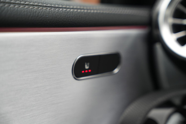 Mercedes-Benz A-Klasse 250 e Business Solution AMG Limited Panoramadak Ambient Widescreen AMG Cruise Camera