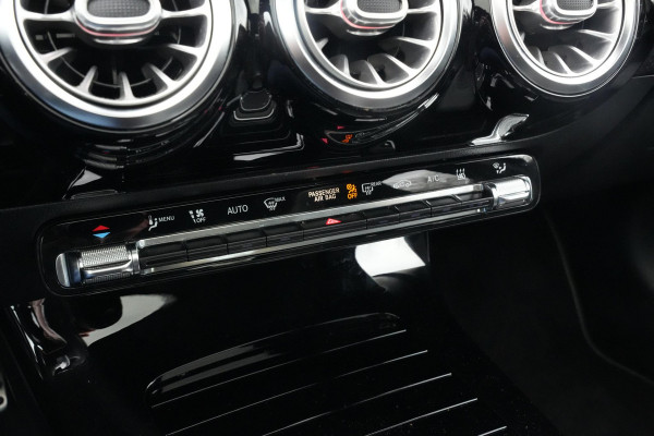 Mercedes-Benz A-Klasse 250 e Business Solution AMG Limited Panoramadak Ambient Widescreen AMG Cruise Camera
