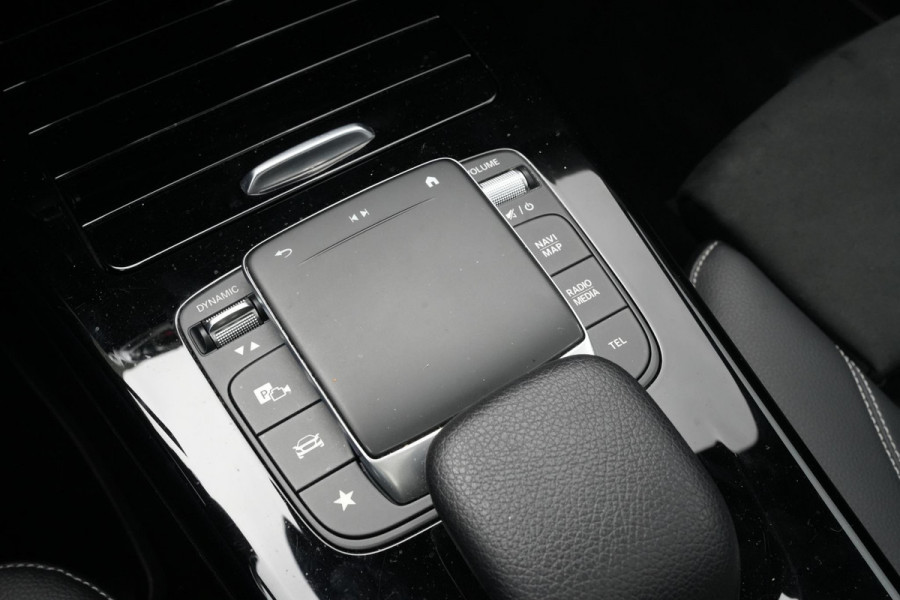 Mercedes-Benz A-Klasse 250 e Business Solution AMG Limited Panoramadak Ambient Widescreen AMG Cruise Camera