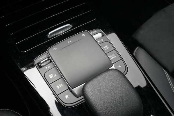 Mercedes-Benz A-Klasse 250 e Business Solution AMG Limited Panoramadak Ambient Widescreen AMG Cruise Camera