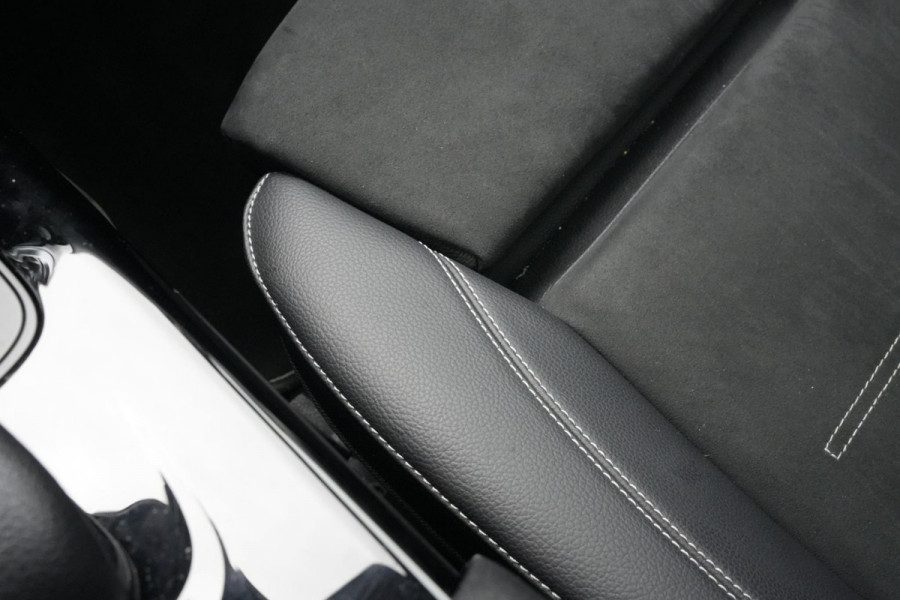 Mercedes-Benz A-Klasse 250 e Business Solution AMG Limited Panoramadak Ambient Widescreen AMG Cruise Camera