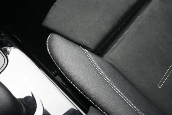 Mercedes-Benz A-Klasse 250 e Business Solution AMG Limited Panoramadak Ambient Widescreen AMG Cruise Camera