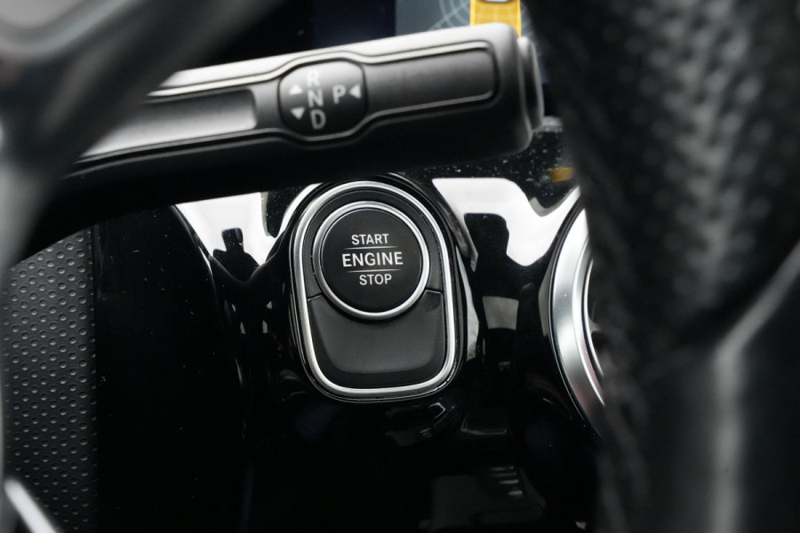 Mercedes-Benz A-Klasse 250 e Business Solution AMG Limited Panoramadak Ambient Widescreen AMG Cruise Camera