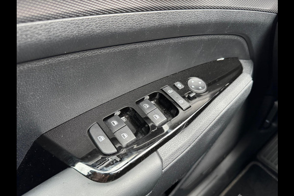 Kia Sportage 1.6 T-GDi MHEV DynamicLine | Stoel + Stuurverwarming, Parkeersensoren, Groot scherm, Adaptive cruise control, 1.650KG Trekgewich