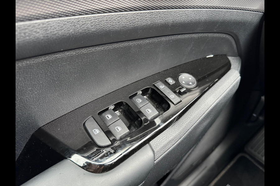 Kia Sportage 1.6 T-GDi MHEV DynamicLine | Stoel + Stuurverwarming, Parkeersensoren, Groot scherm, Adaptive cruise control, 1.650KG Trekgewich