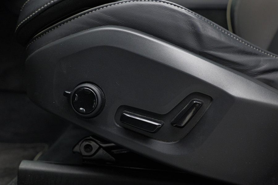 Volvo XC60 2.0 Recharge T8 AWD R-Design |Bomvoll|Pano|360 Camera|Luchtvering|Trekhaak|H&K|HUD|